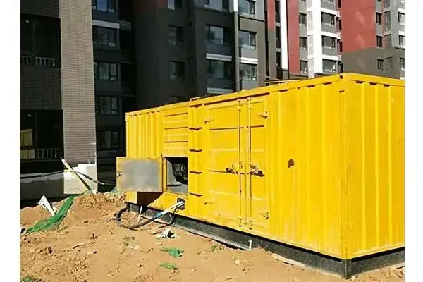 上高发电机租赁中燃油压力过低会对发动机的哪些部件造成损坏？
