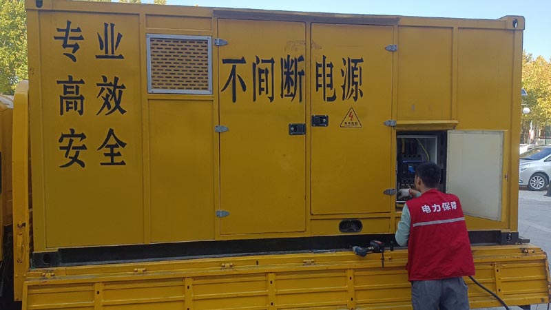 上高柴油发电机组和UPS电源配合使用时，如何避免切换过程中的电力中断？